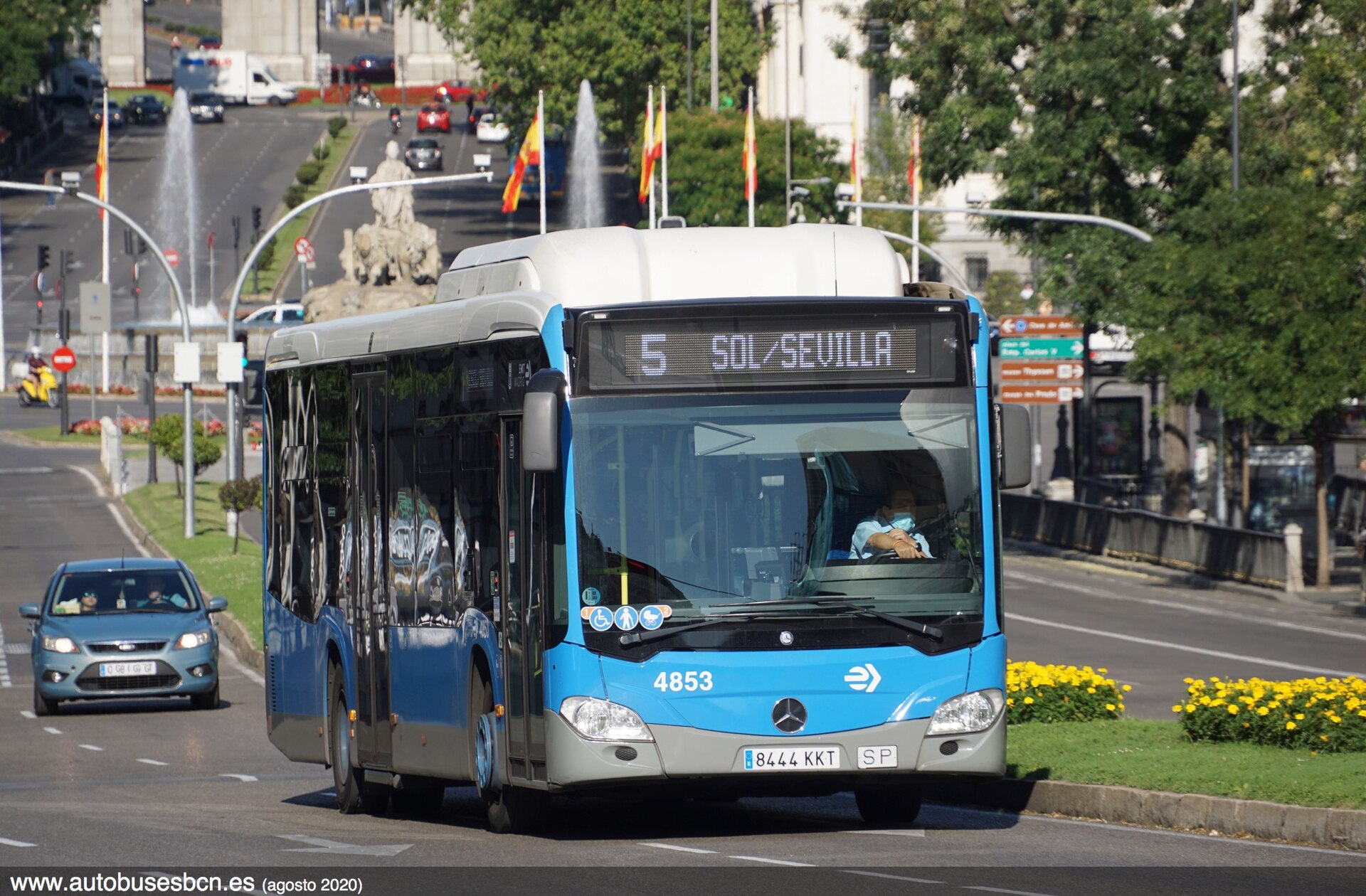 资料图/Foto de archivo:马德里5路EMT公交车(2020,非今日改道现场);Autobusesbcn / Wikimedia Commons;CC BY-SA 4.0。
