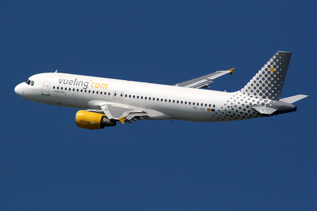 资料图:Vueling A320在巴塞罗那机场起飞(2011年)。FlightReal/Wikimedia Commons,CC BY 2.0;https://creativecommons.org/licenses/by/2.0/