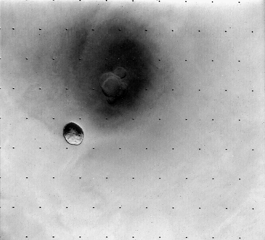 实拍:火星卫星Phobos(1977年NASA Viking 2影像);NASA/JPL,公有领域;原始科学影像,未AI处理。