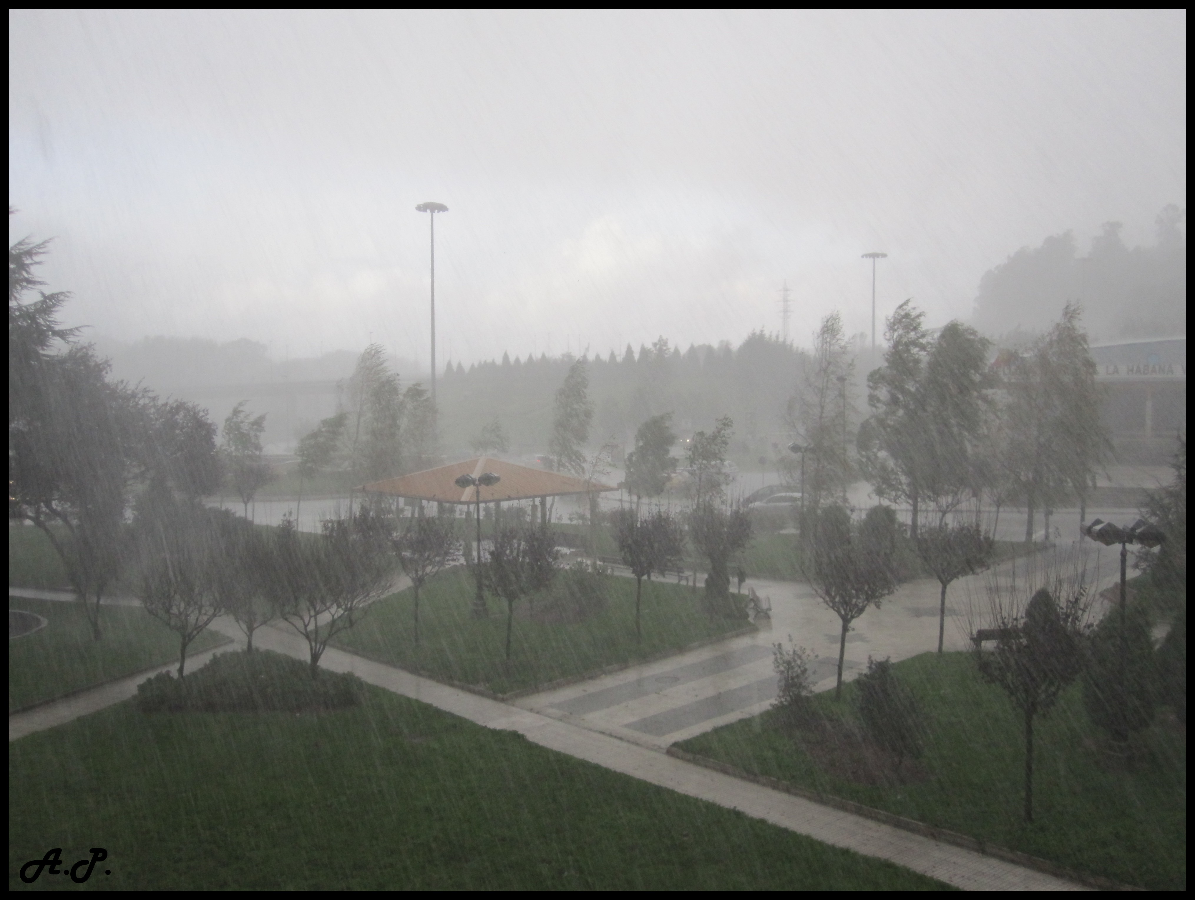 Torrelavega 2009实拍恶劣天气档案照片;Spanish Coches,CC BY 2.0