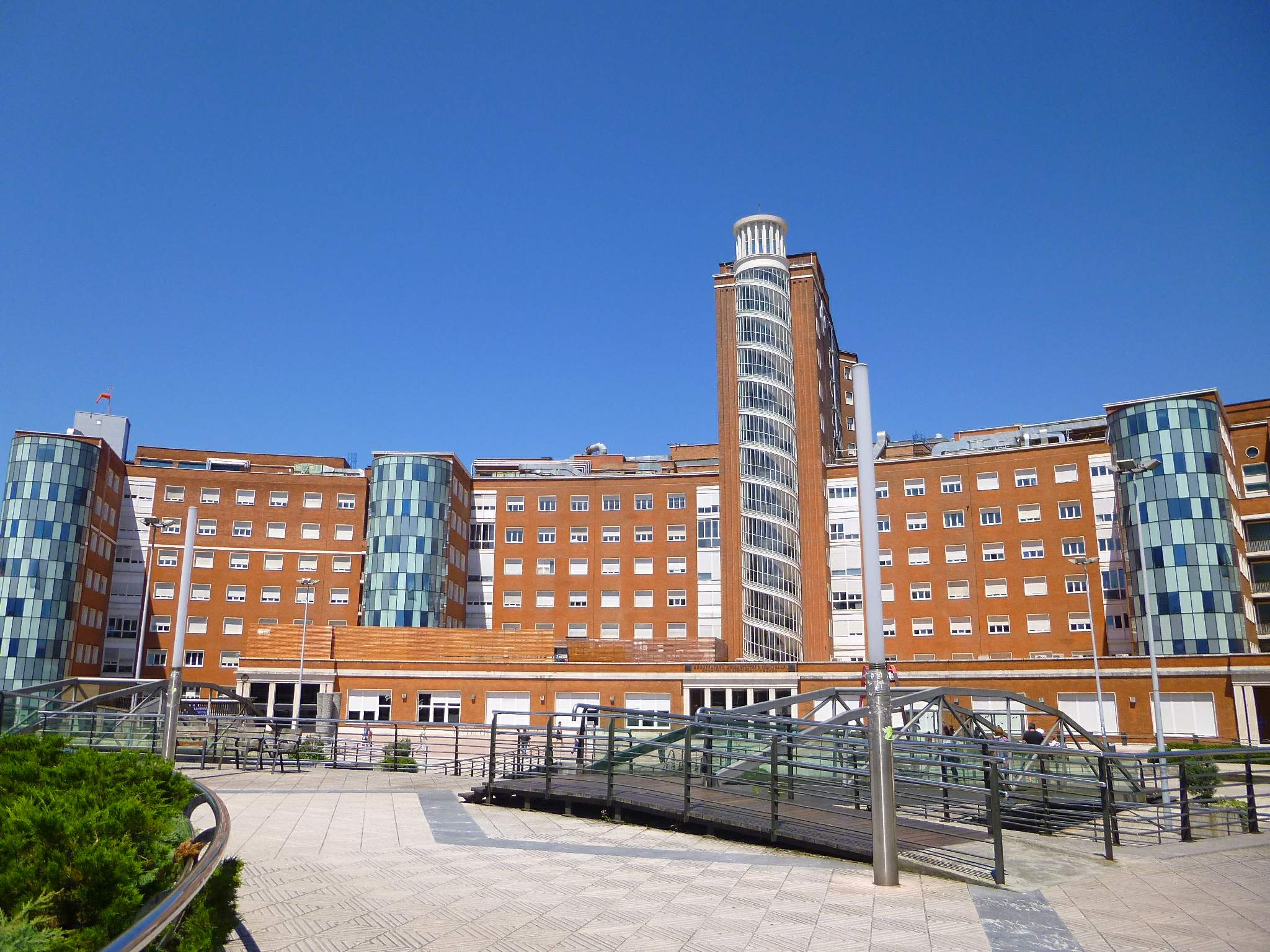 巴拉卡尔多Cruces医院外景（资料照片）。Zarateman / Wikimedia Commons，CC0。