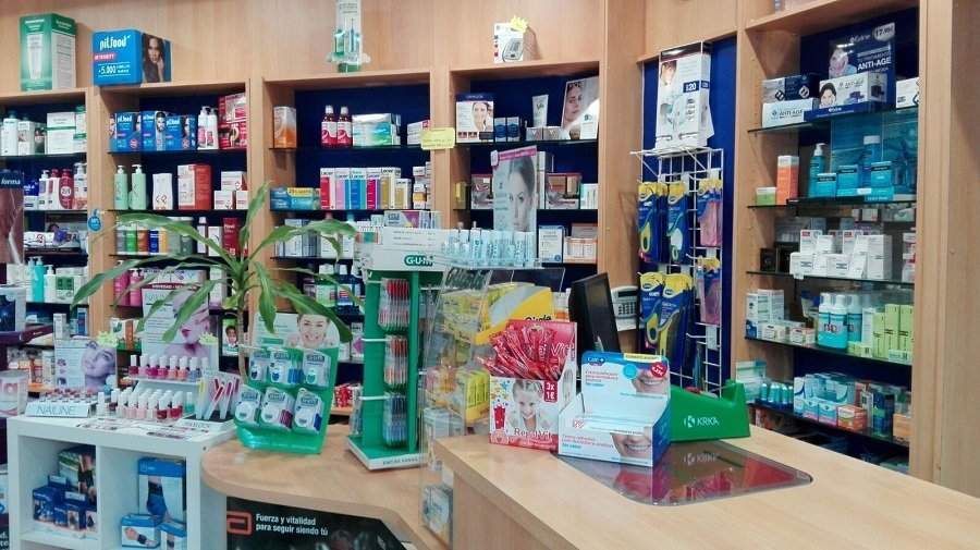 资料图/Foto ilustrativa:马德里药房柜台(2019);Farmaciastore / Wikimedia Commons;CC BY-SA 4.0。