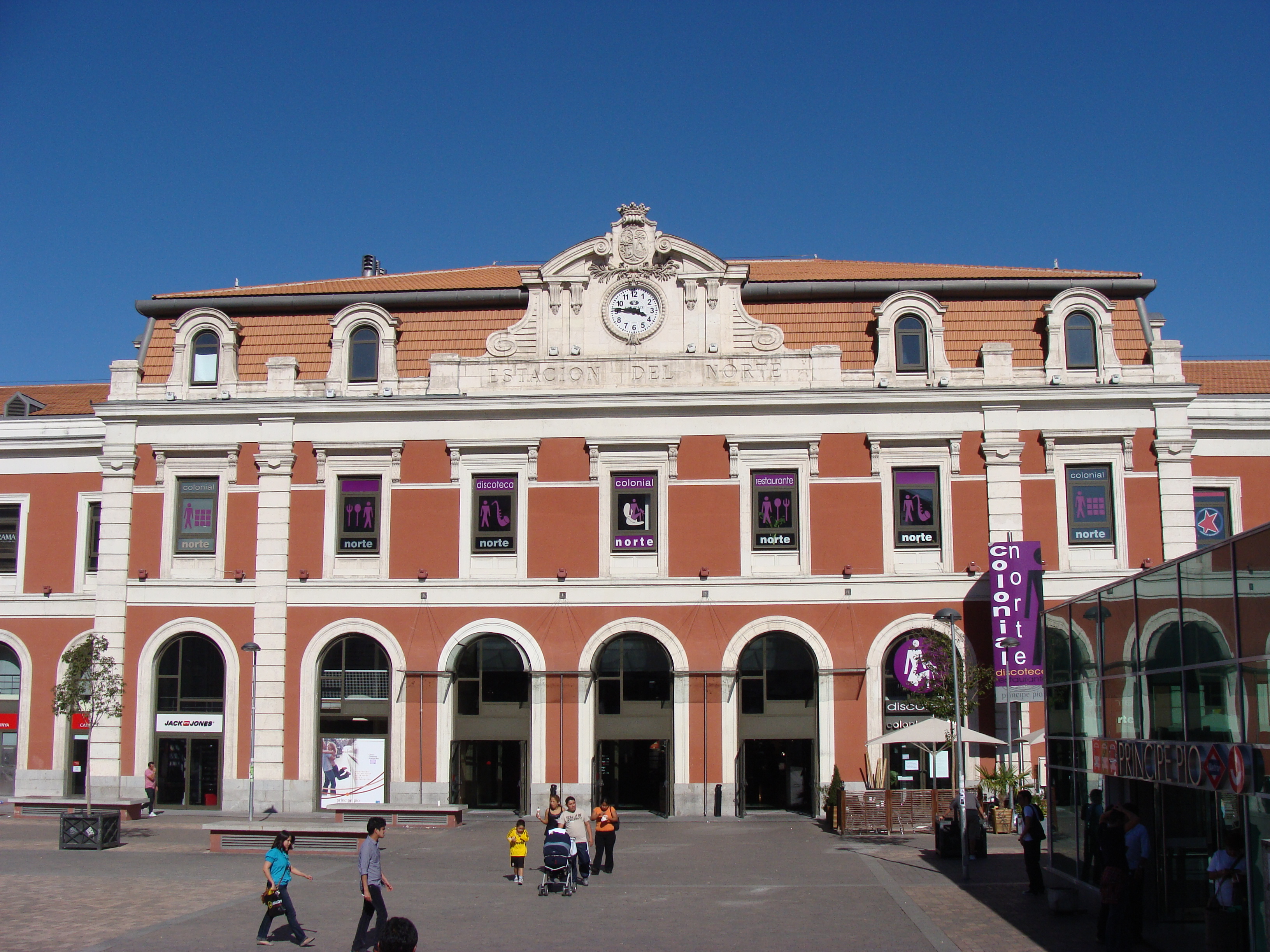 Príncipe Pío地铁站档案照片，2009年；Fernando Losada Rodríguez，CC BY-SA 4.0