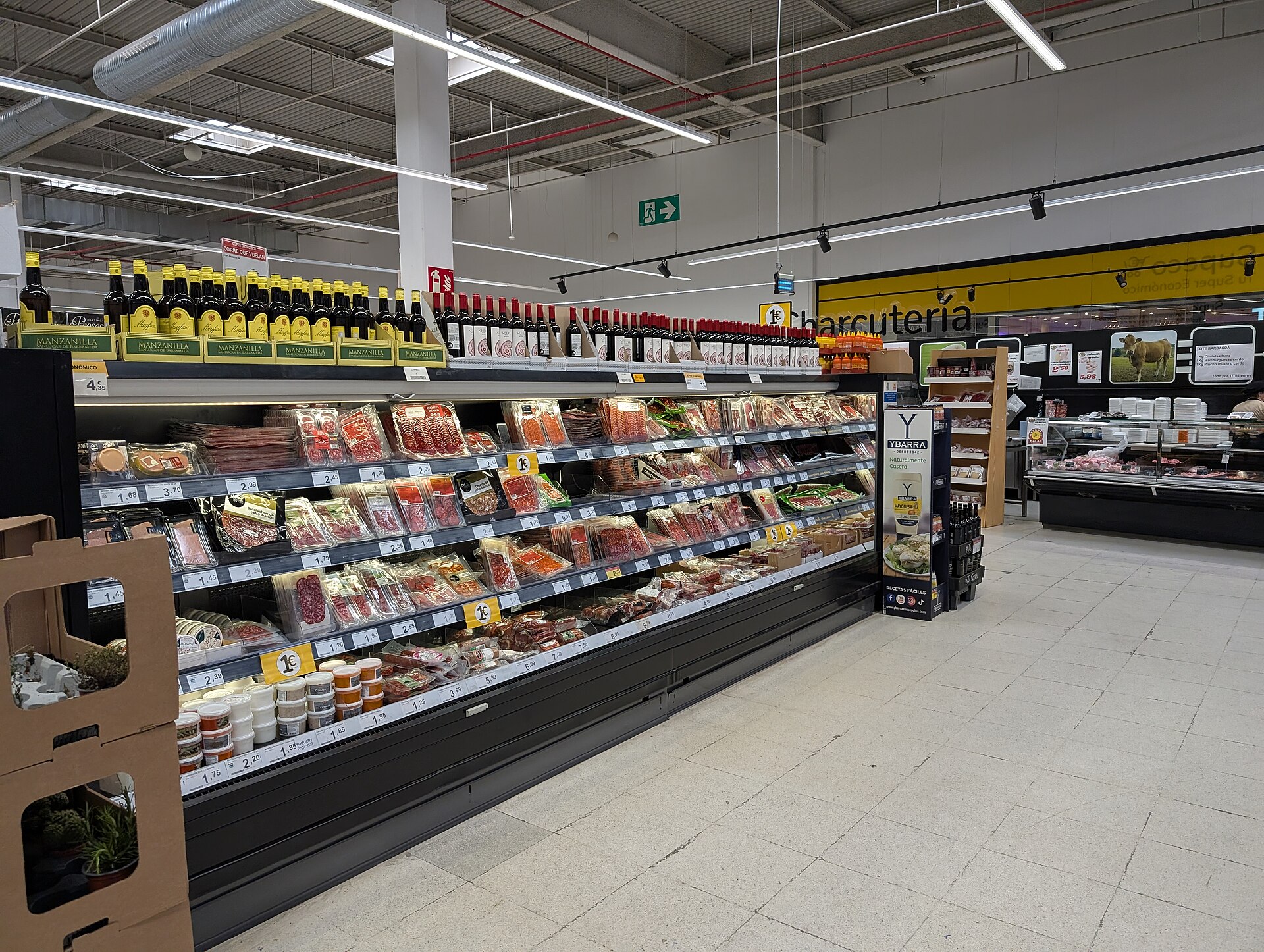 Supermarket in Córdoba, May 2025 — Philip Mallis, Wikimedia Commons, CC BY-SA 4.0 (creativecommons.org/licenses/by-sa/4.0)