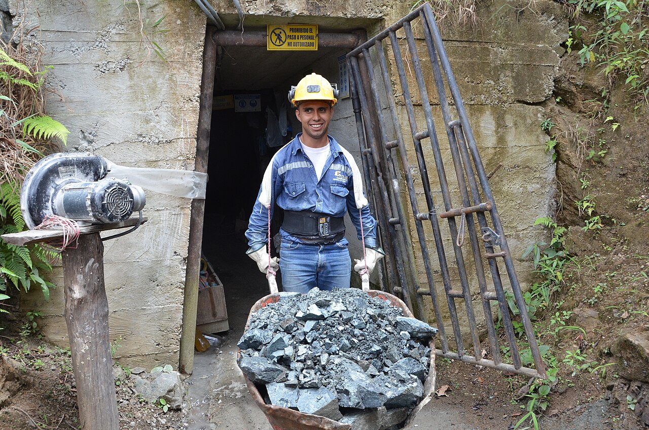 资料照:哥伦比亚San Roque小型金矿作业(2014,非事故现场);Alliance for Responsible Mining/Wikimedia Commons,CC BY 4.0。