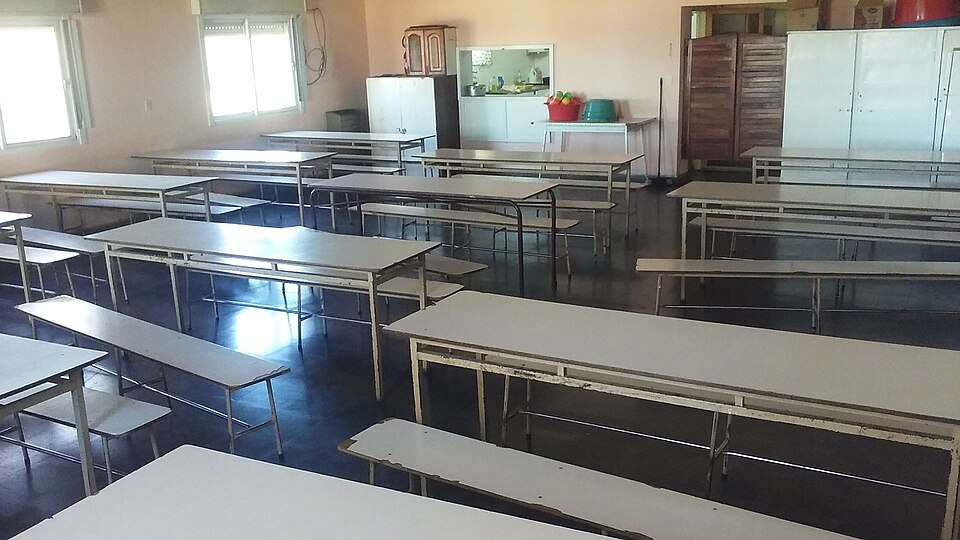 资料图/Archivo: 学校食堂,2016(阿根廷,非马德里);Agostina / Wikimedia Commons,公有领域 / dominio público。